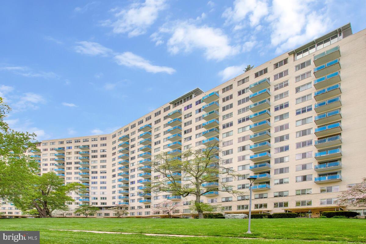 10201 Grosvenor Place #1017, Rockville