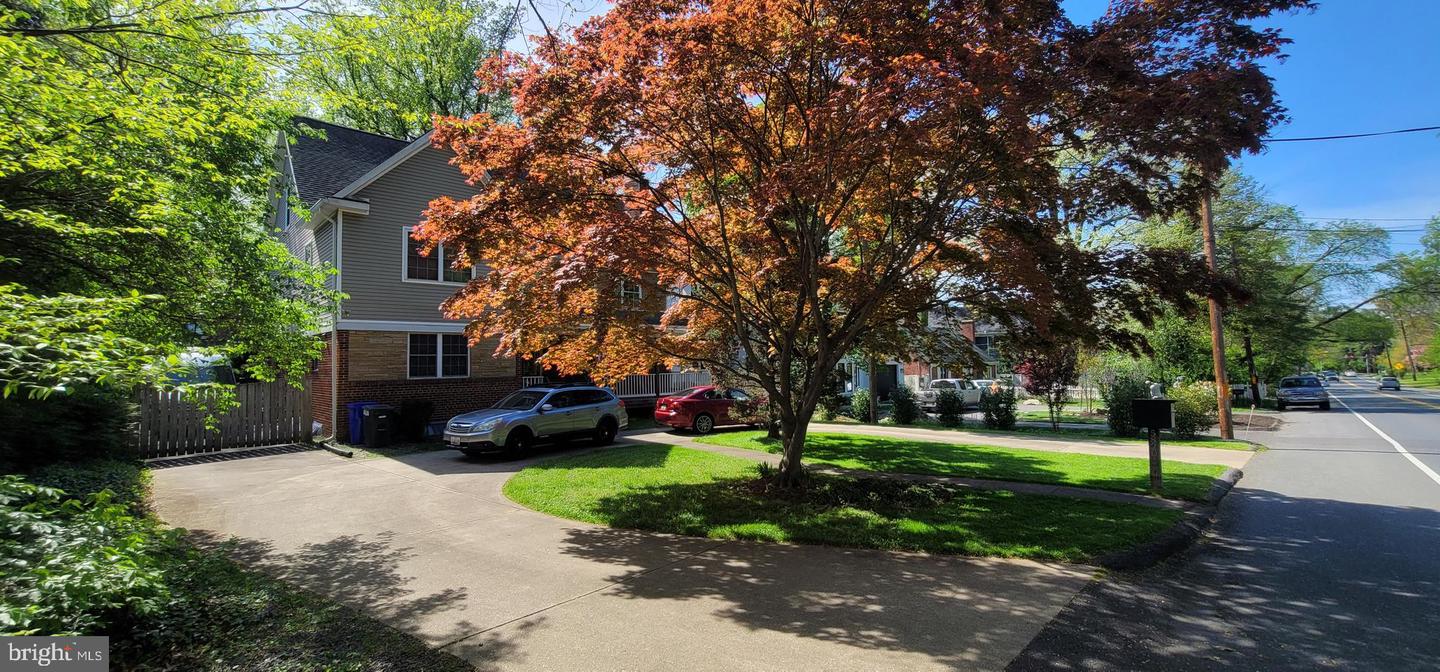5820 Bradley Boulevard, Bethesda