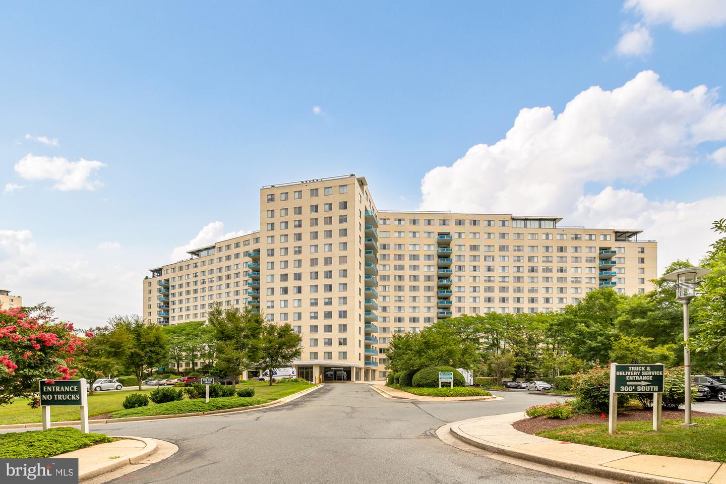 10401 Grosvenor Place #907, Rockville