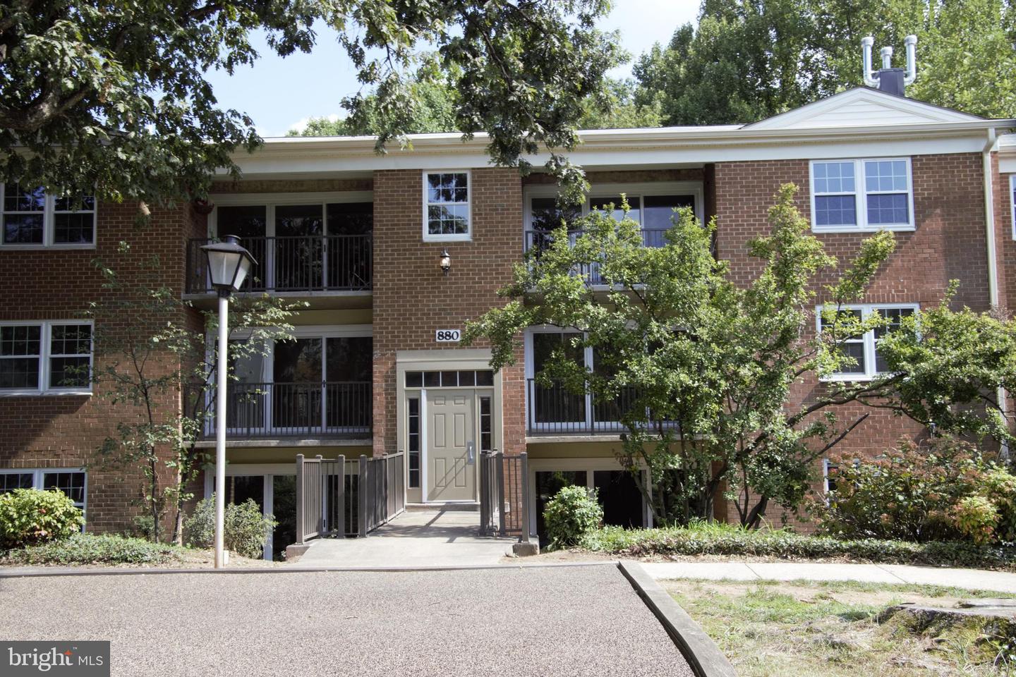 880 College Parkway #203, Rockville