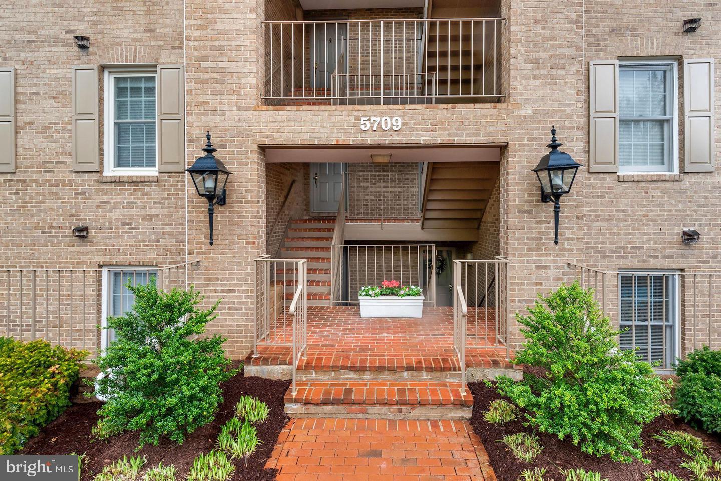 5709 Brewer House Circle #t-2, Rockville