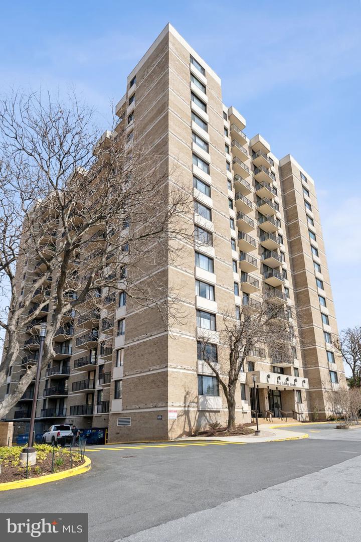 118 Monroe Street #118-702, Rockville