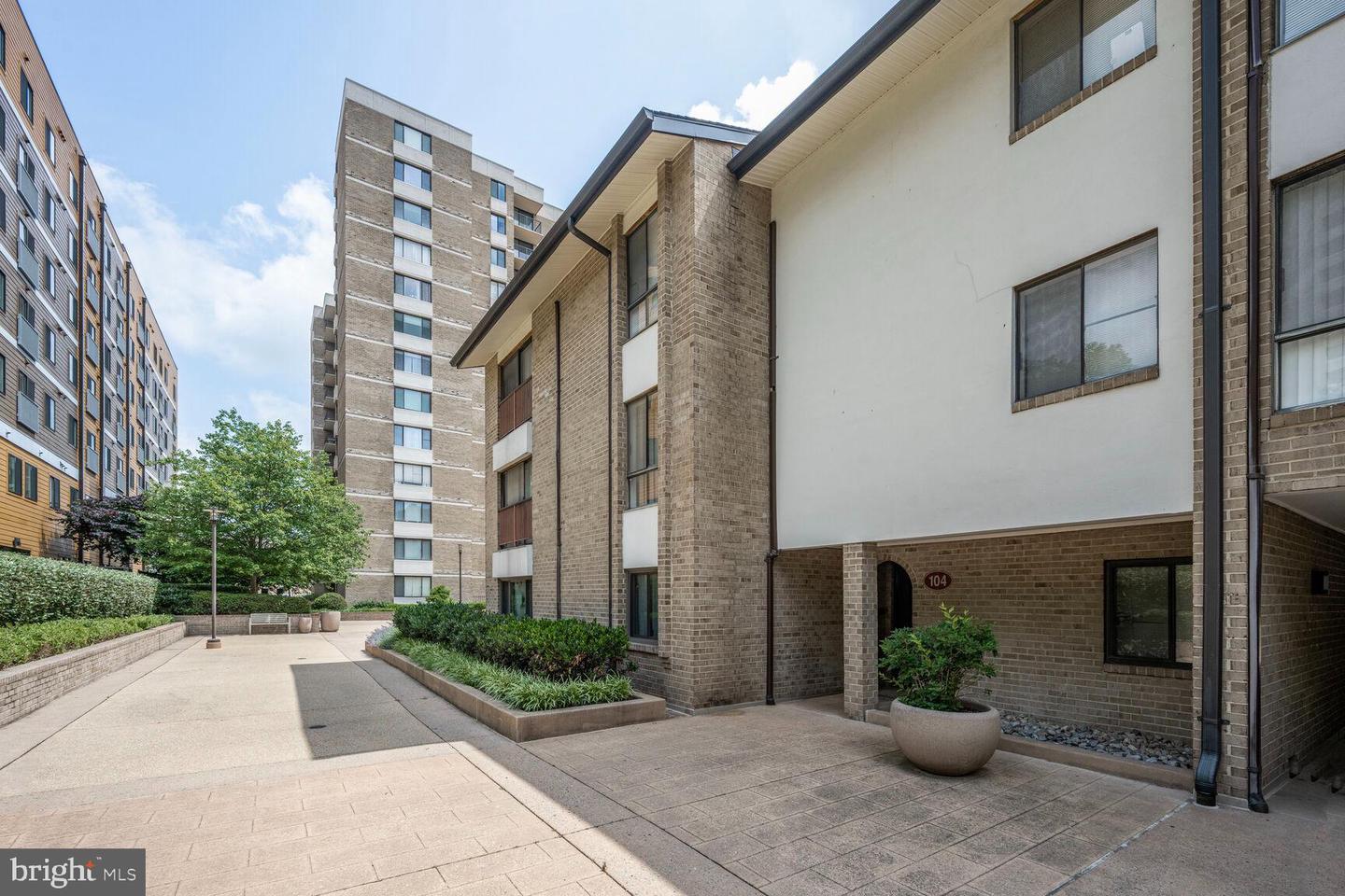 104 Monroe Street #201, Rockville