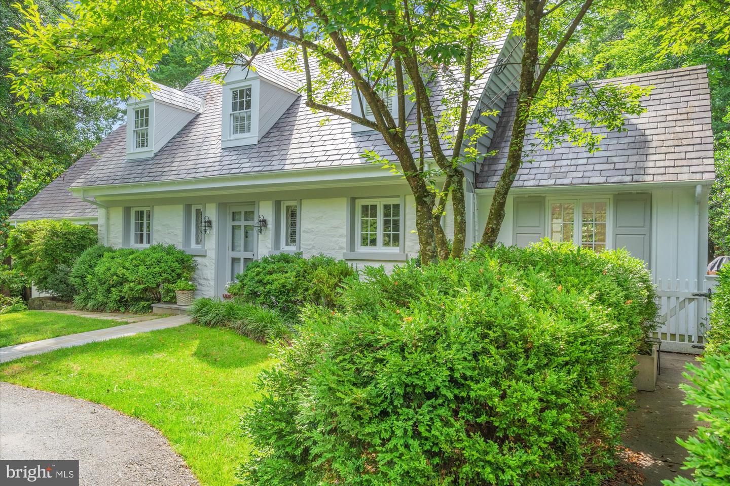8519 Longfellow Place, Chevy Chase