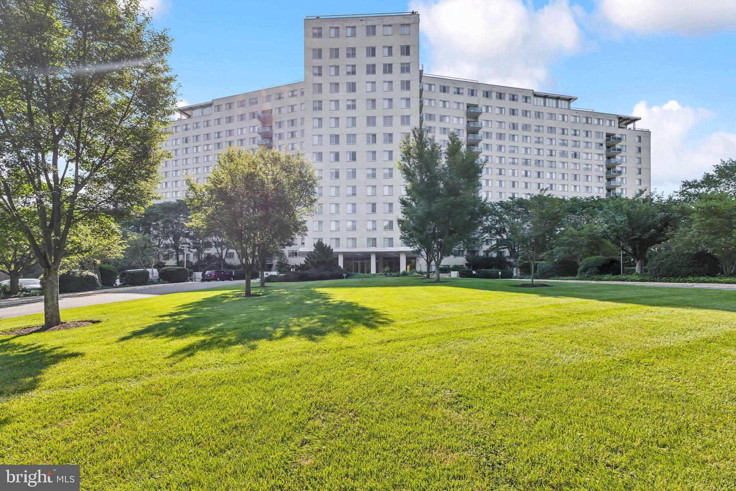 10401 Grosvenor Place #625, Rockville
