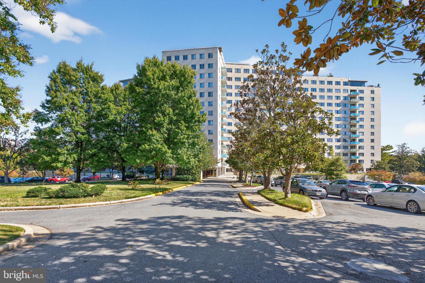 10201 Grosvenor Place #1518, Rockville