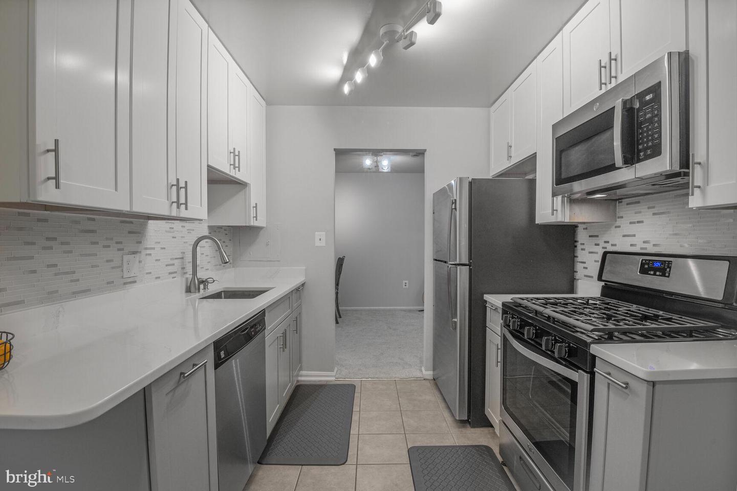 878 College Parkway #103, Rockville