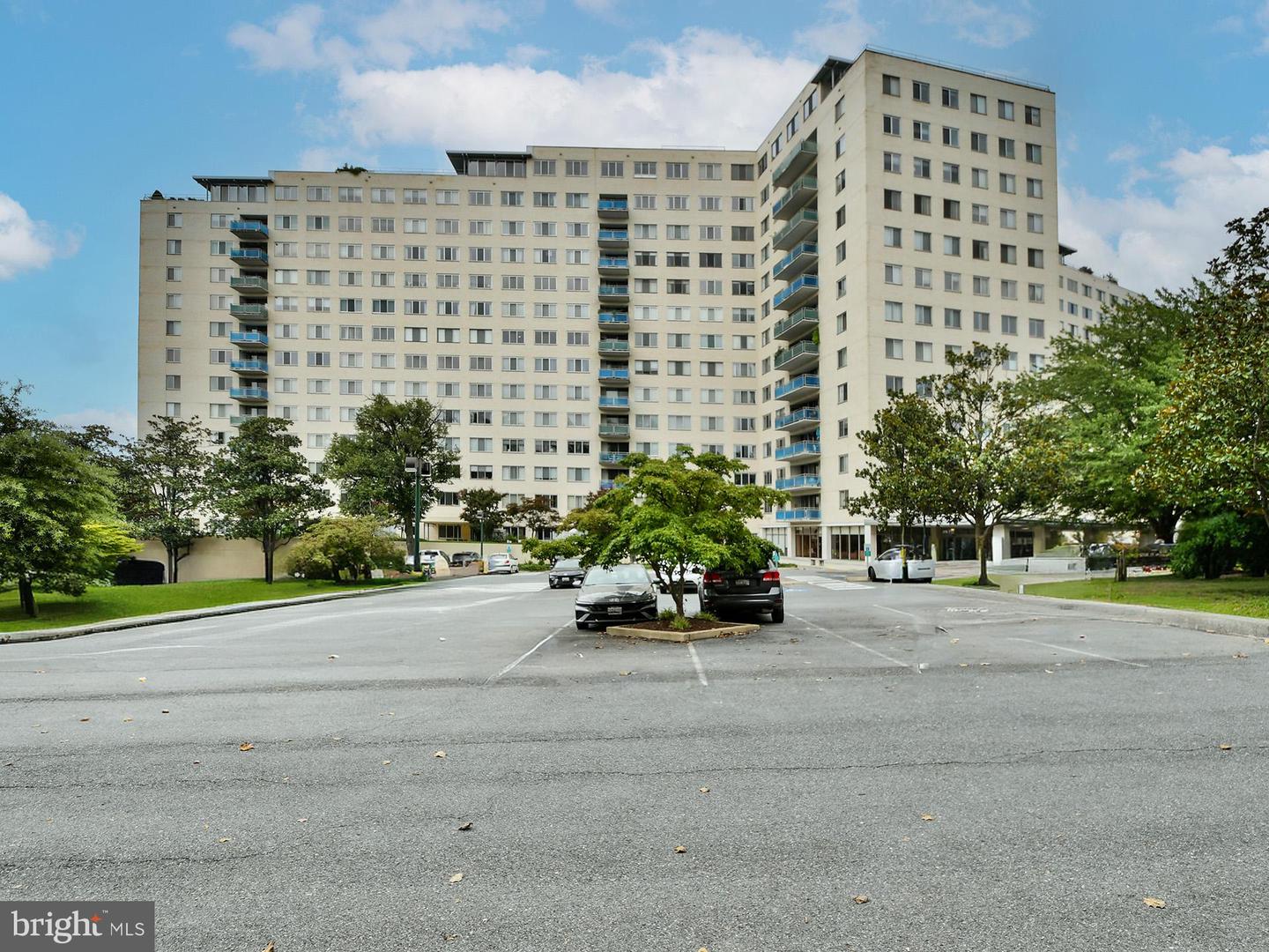 10201 Grosvenor Place #1618, Rockville