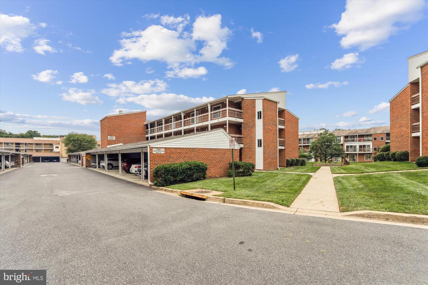 3500 Forest Edge Drive #15-1f, Silver Spring