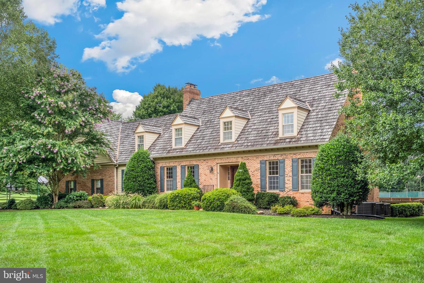 13510 Stonebarn, North Potomac