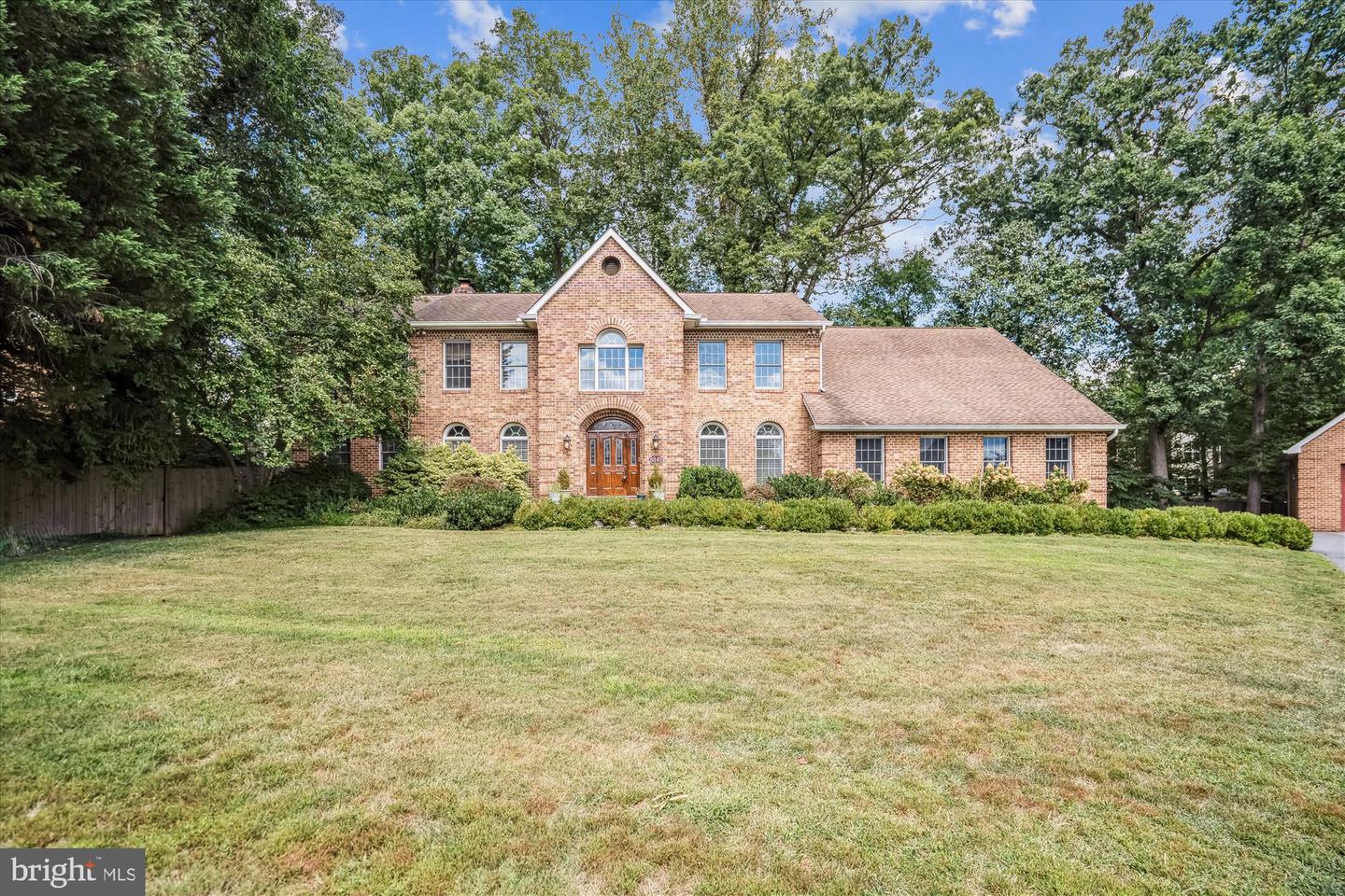 8849 Tuckerman Lane, Potomac