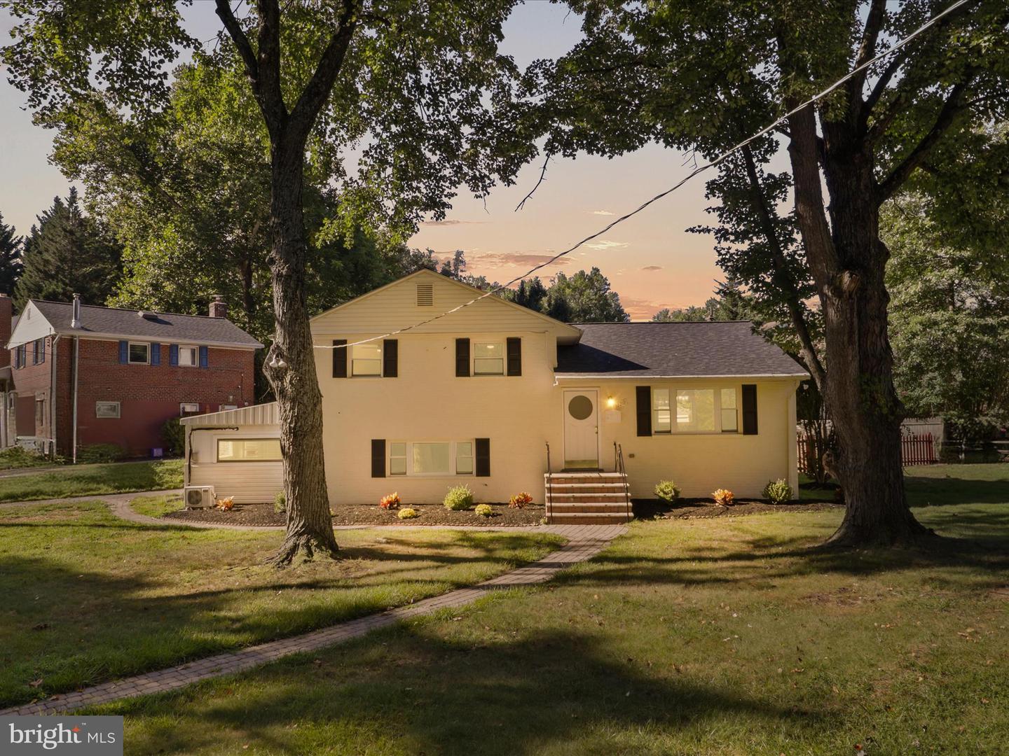 12219 Hunters Lane, Rockville