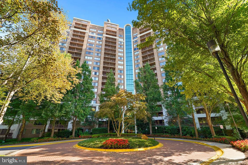 10101 Grosvenor Place #1004, Rockville