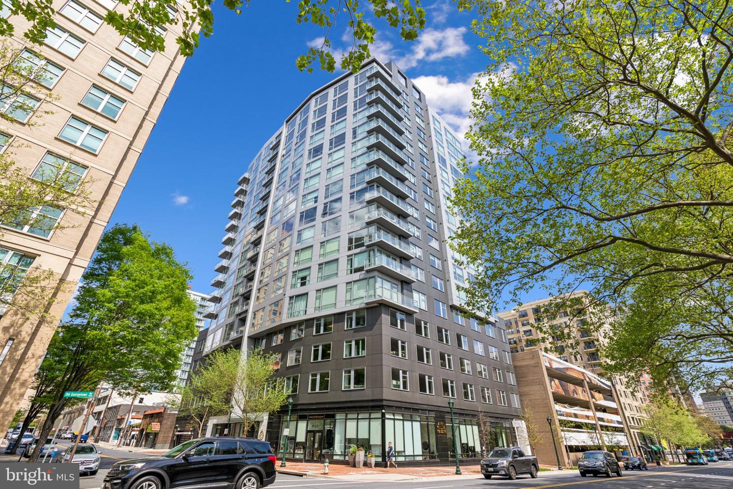 4960 Fairmont Avenue #904