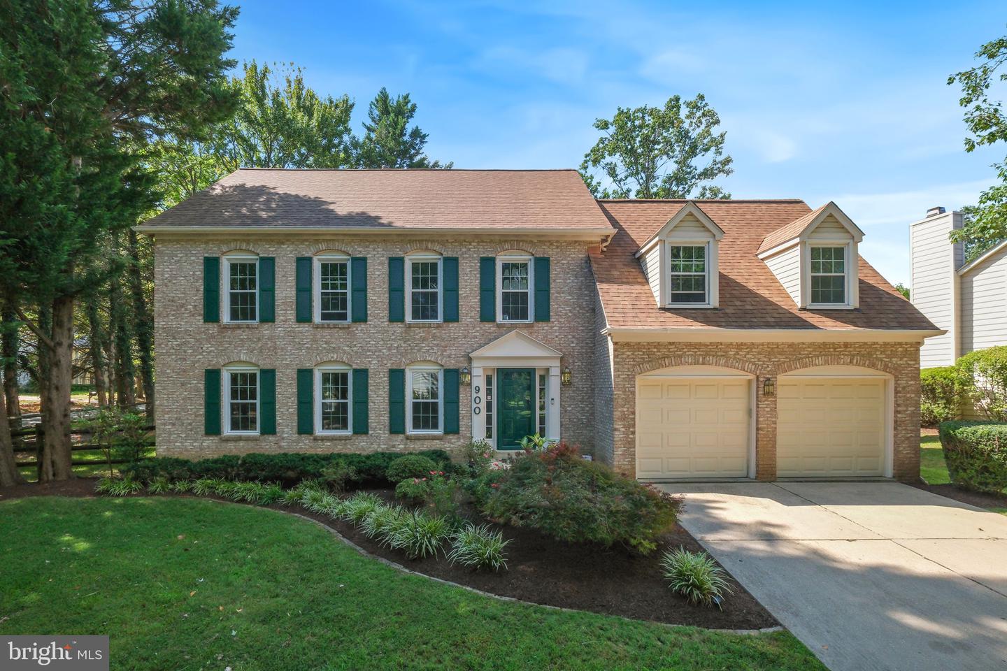 900 White Pine Place, Potomac