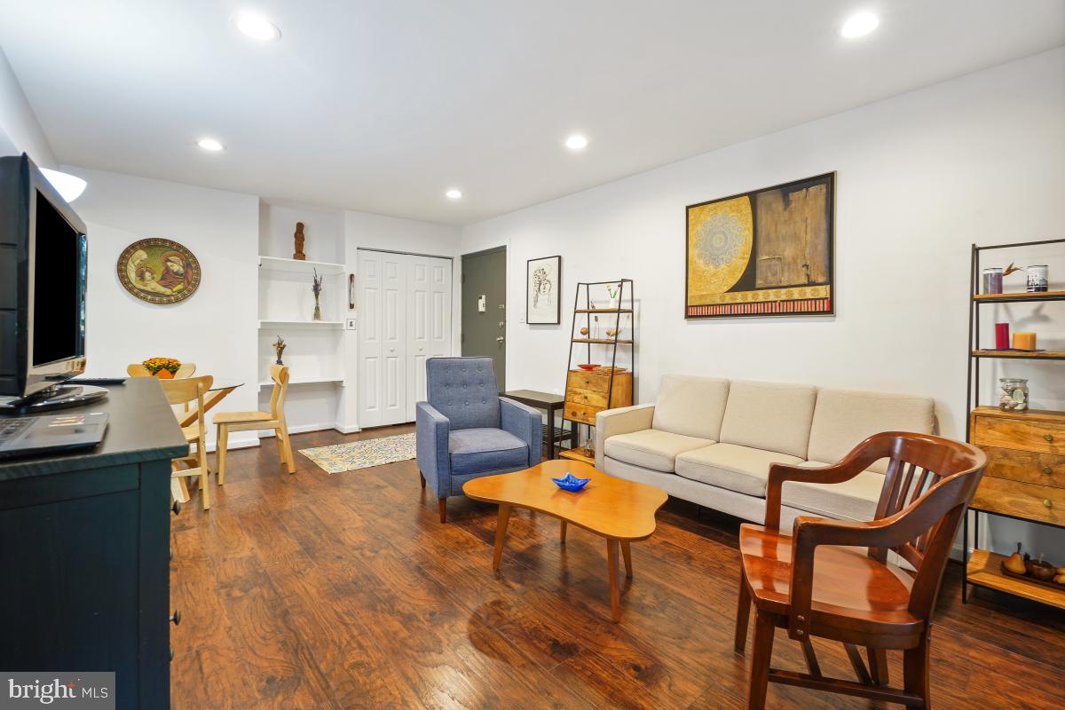 878 College Parkway #101, Rockville