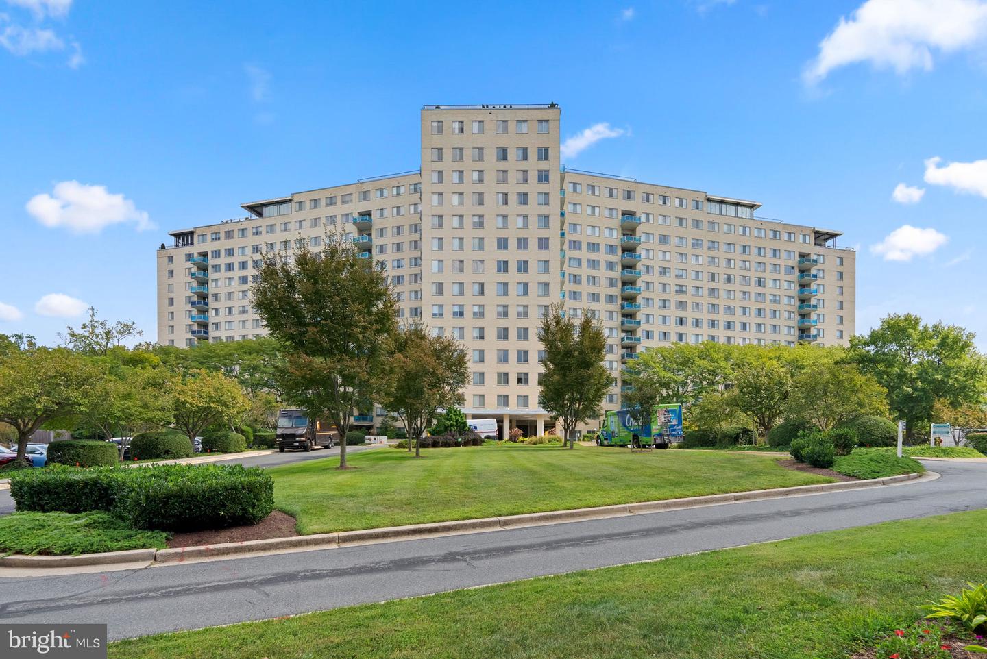 10401 Grosvenor Place #413, Rockville