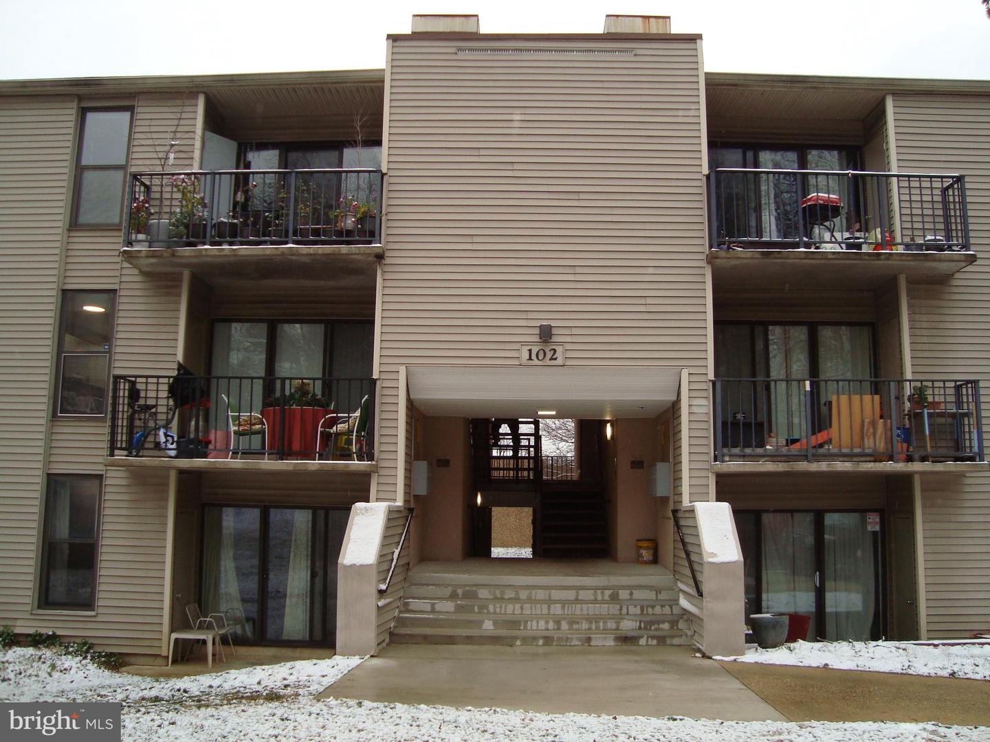 102 Duvall Lane #6-202, Gaithersburg