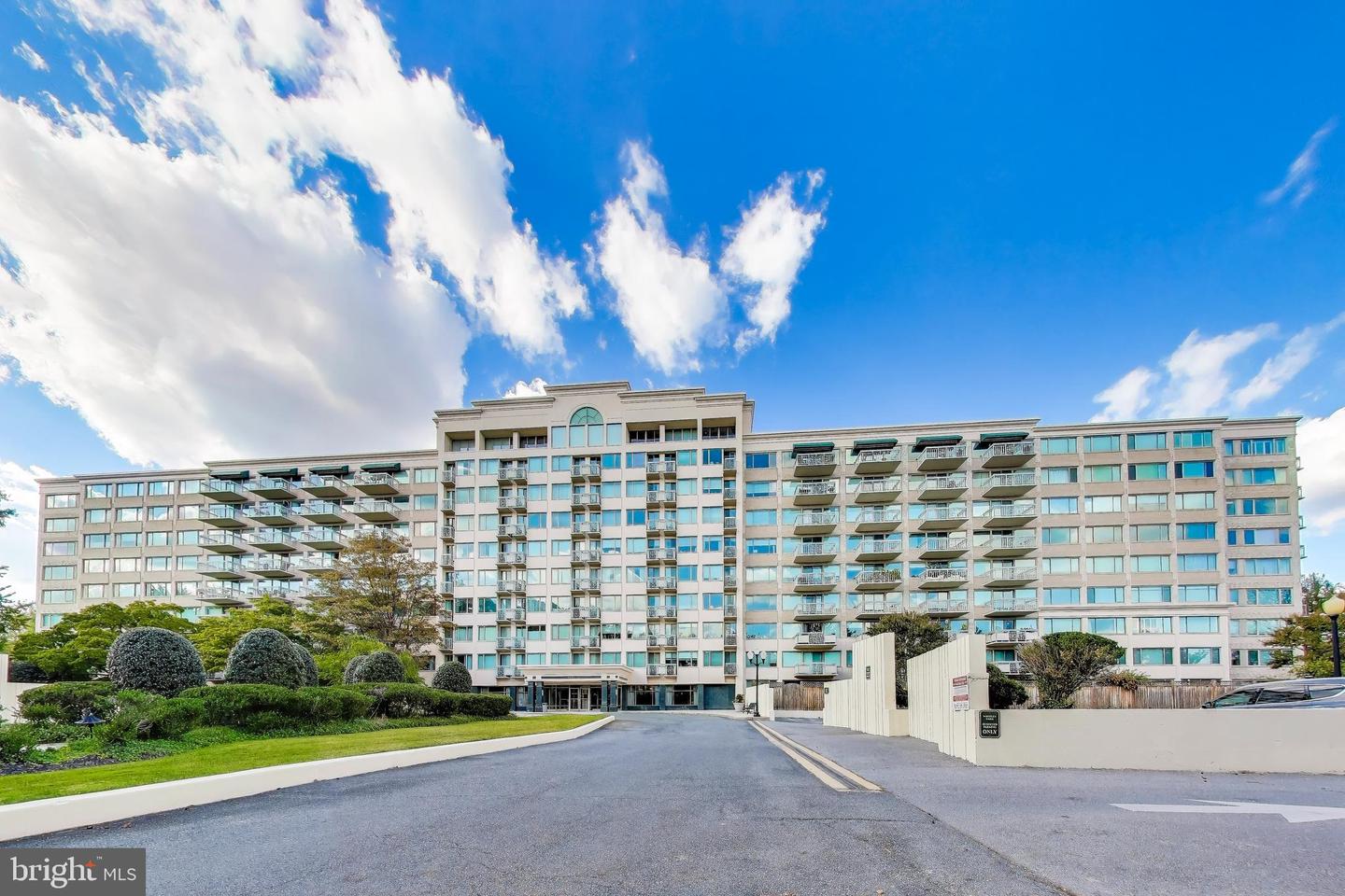 5450 Whitley Park Terrace #806, Bethesda
