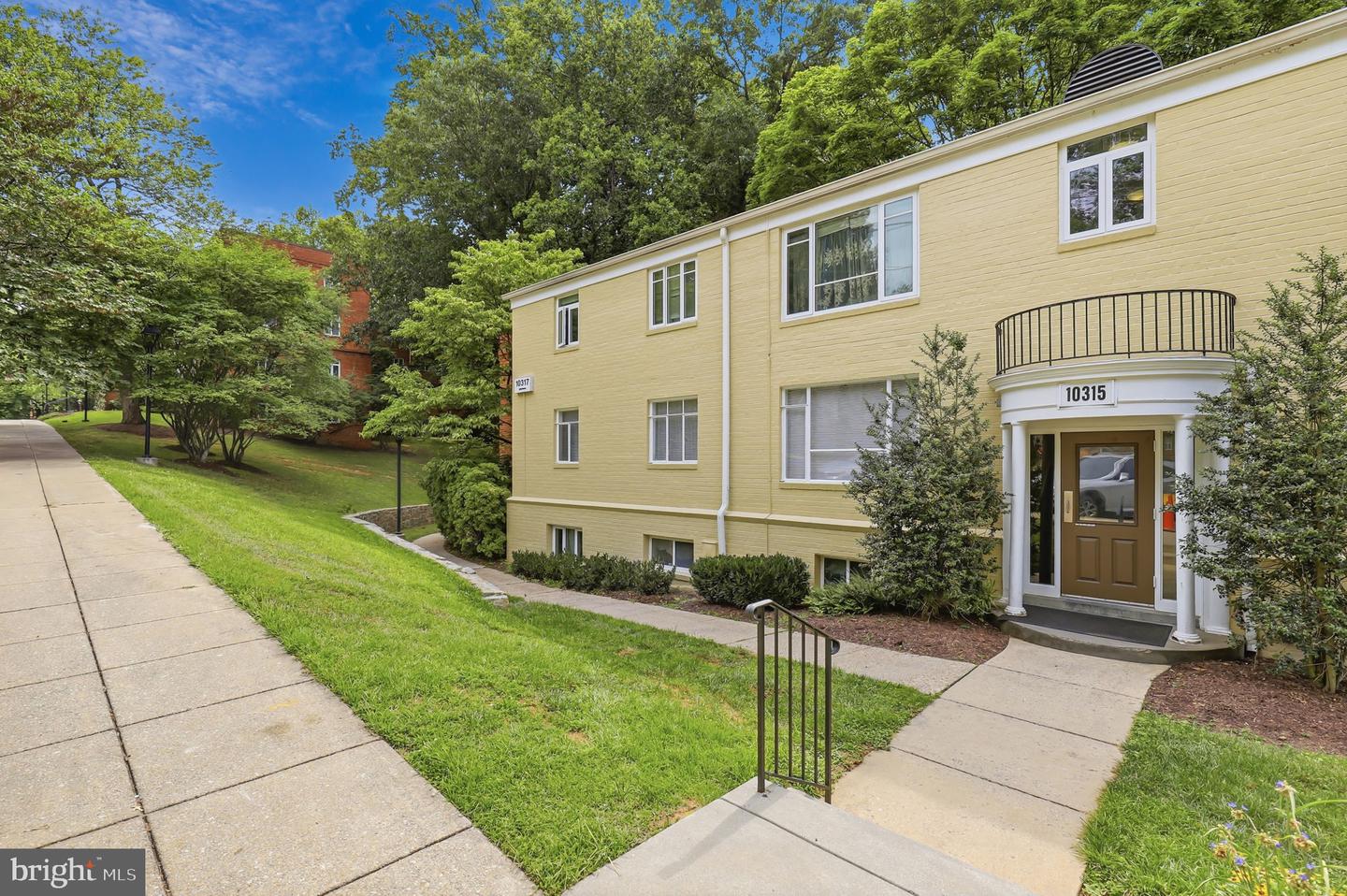 10315 Montrose Avenue #202