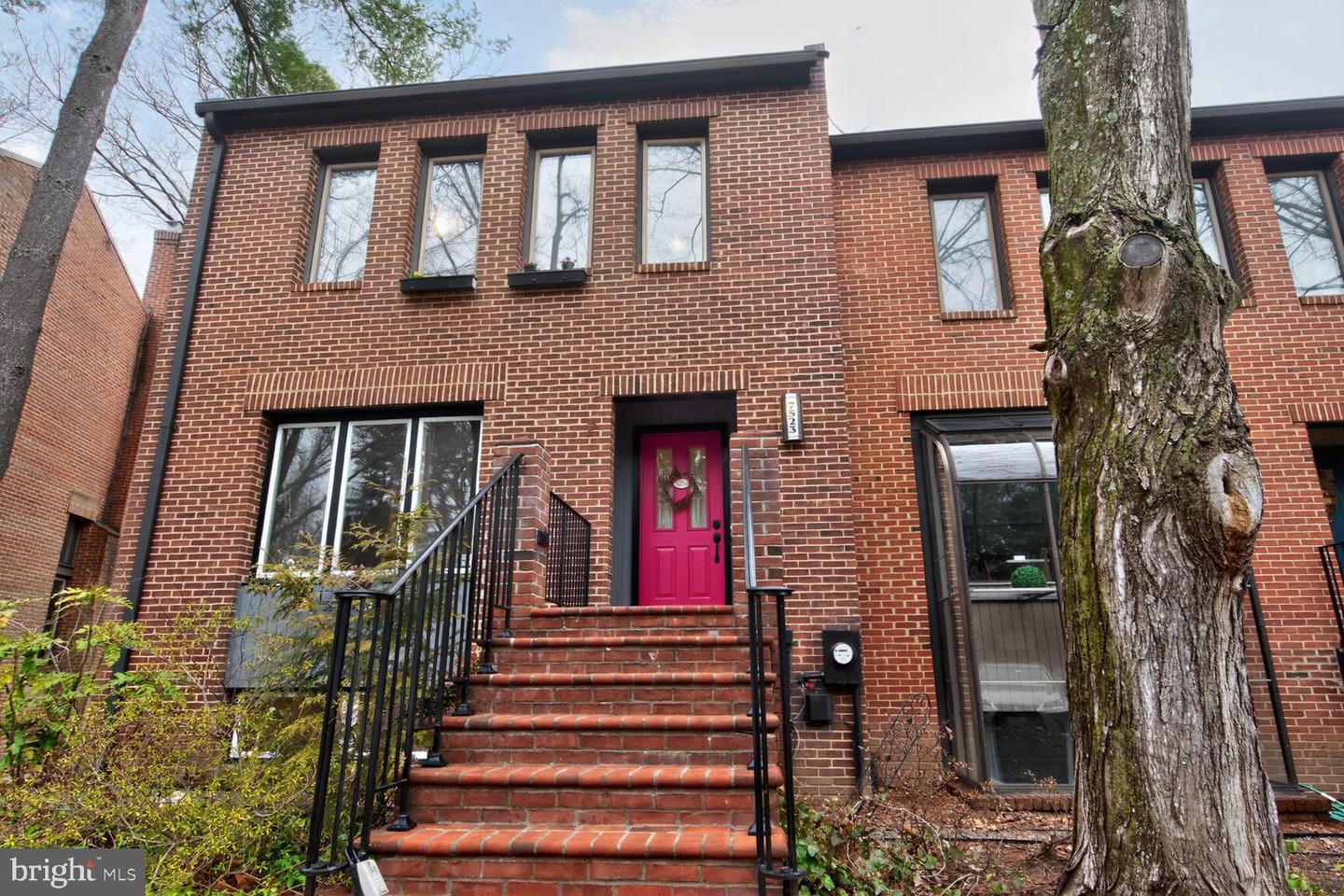 7523 Bradley Boulevard, Bethesda