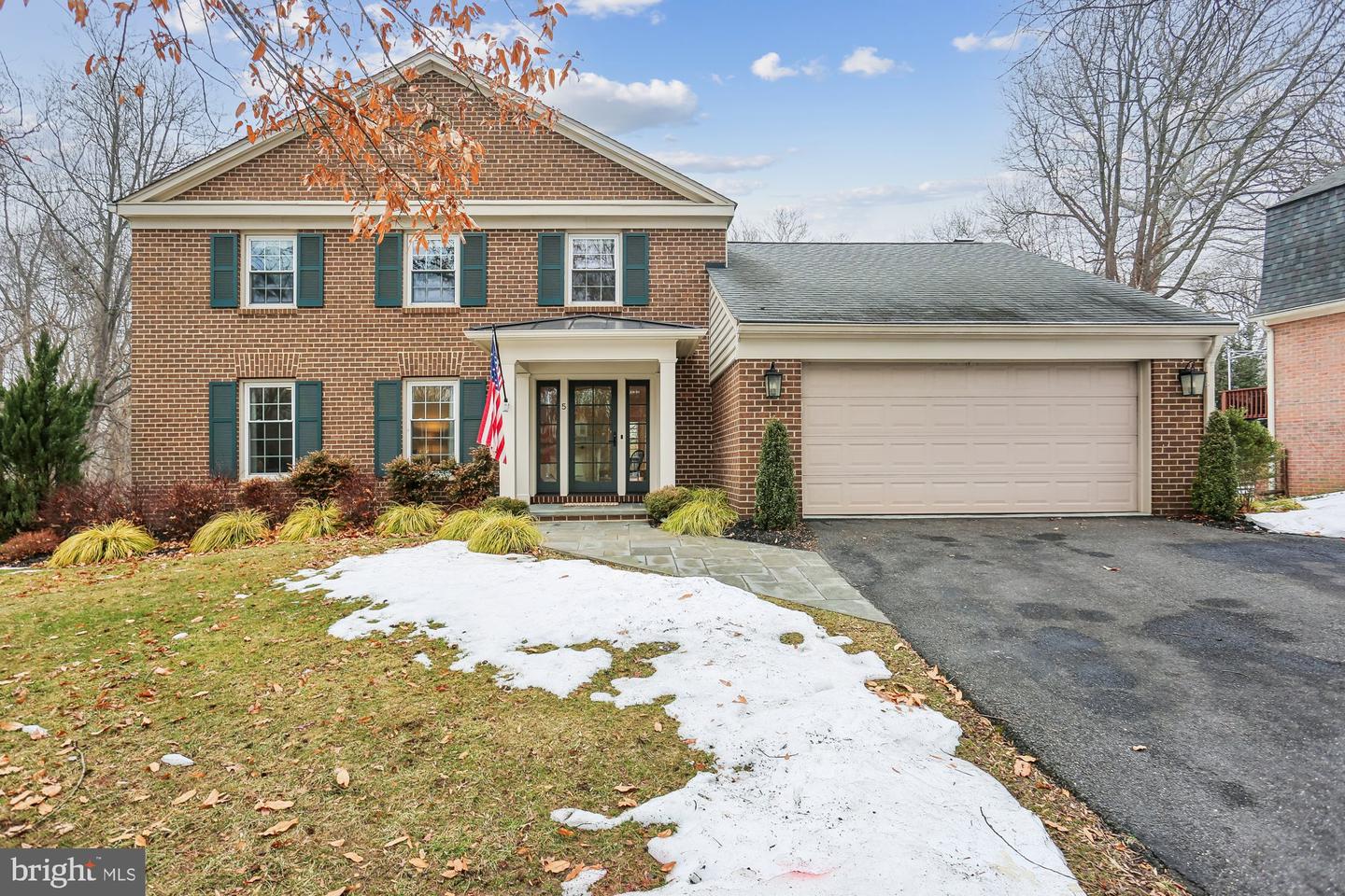 5 Trail House Court, Rockville