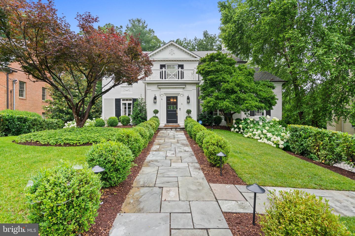 8 Farmington Court, Chevy Chase