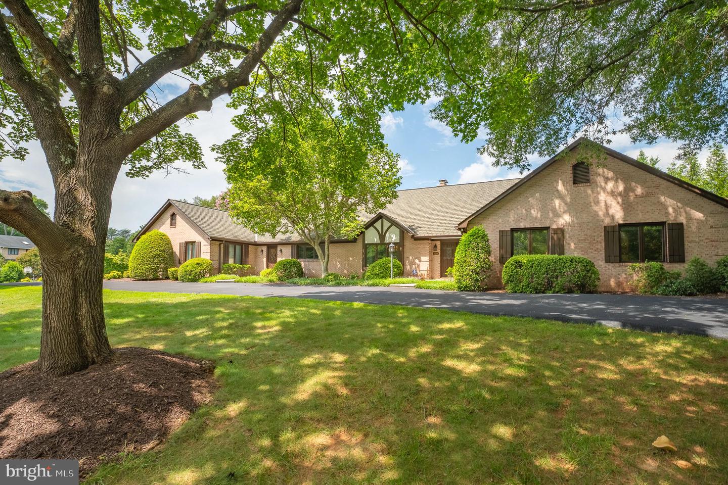 11301 Crossing Glen Court, Potomac