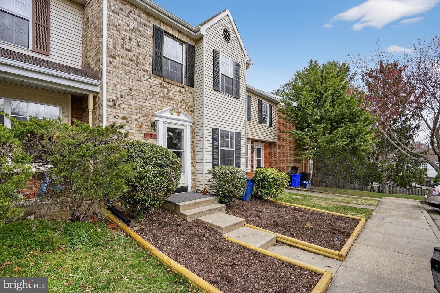 5 Crystal Rock Court, Germantown