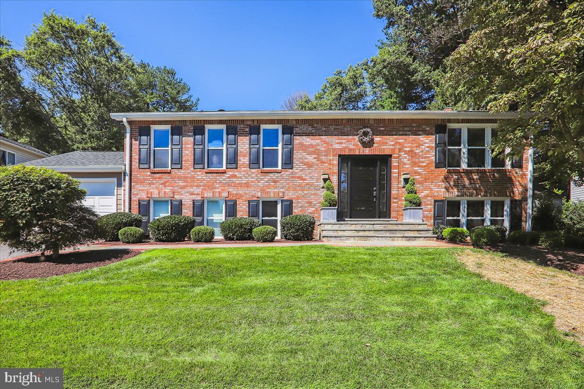 15208 Bunchberry Court, North Potomac