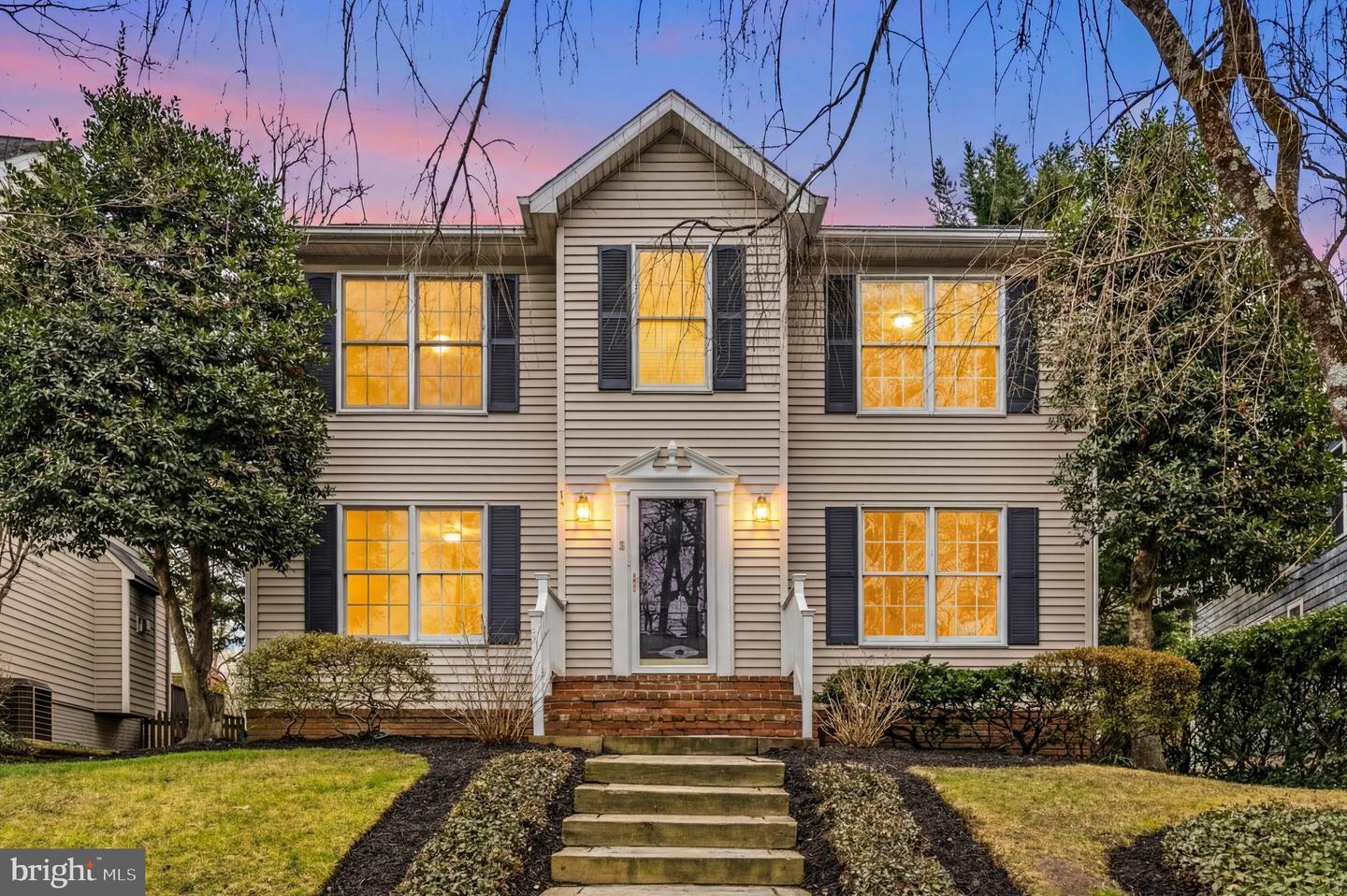 8 Wyoming Court, Bethesda