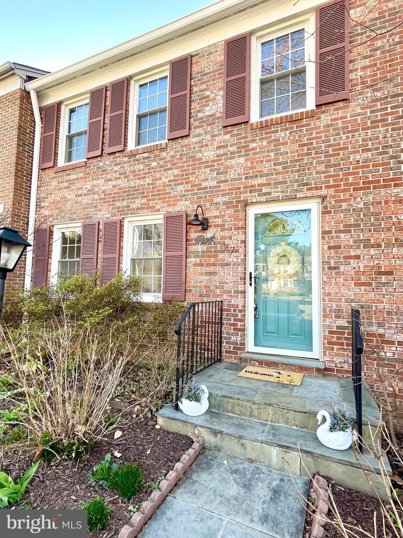 27 Chantilly Court, Rockville