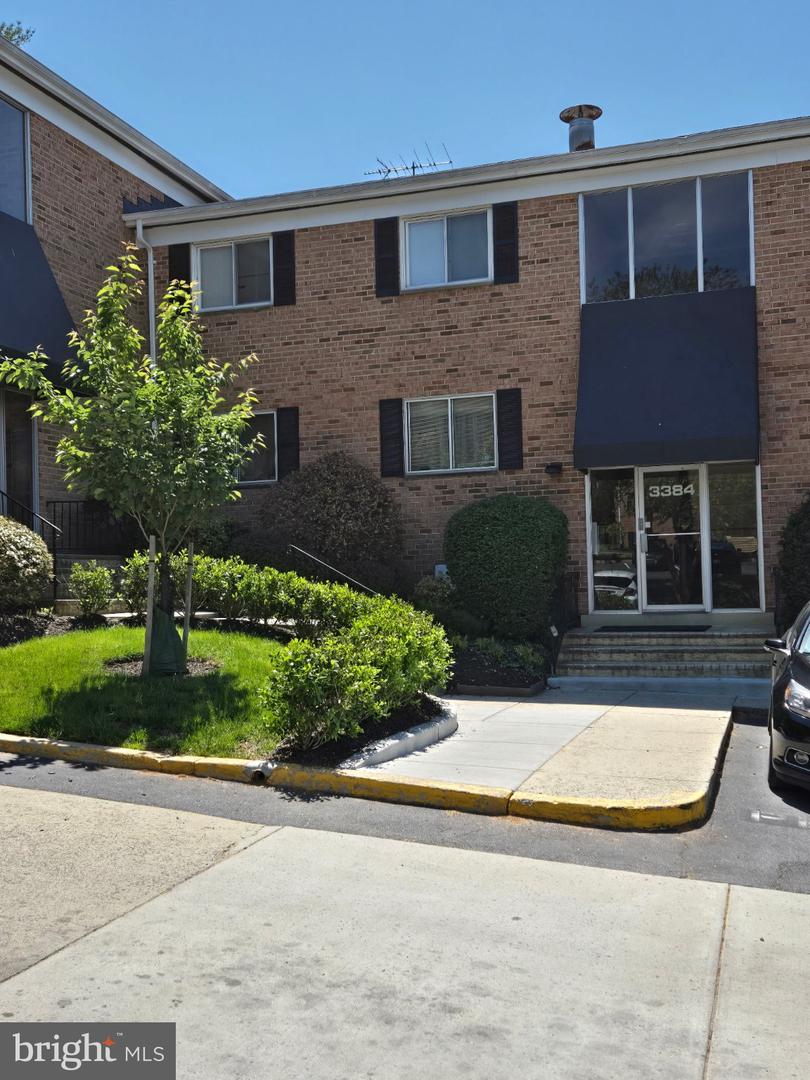 3384 Hewitt Avenue #201