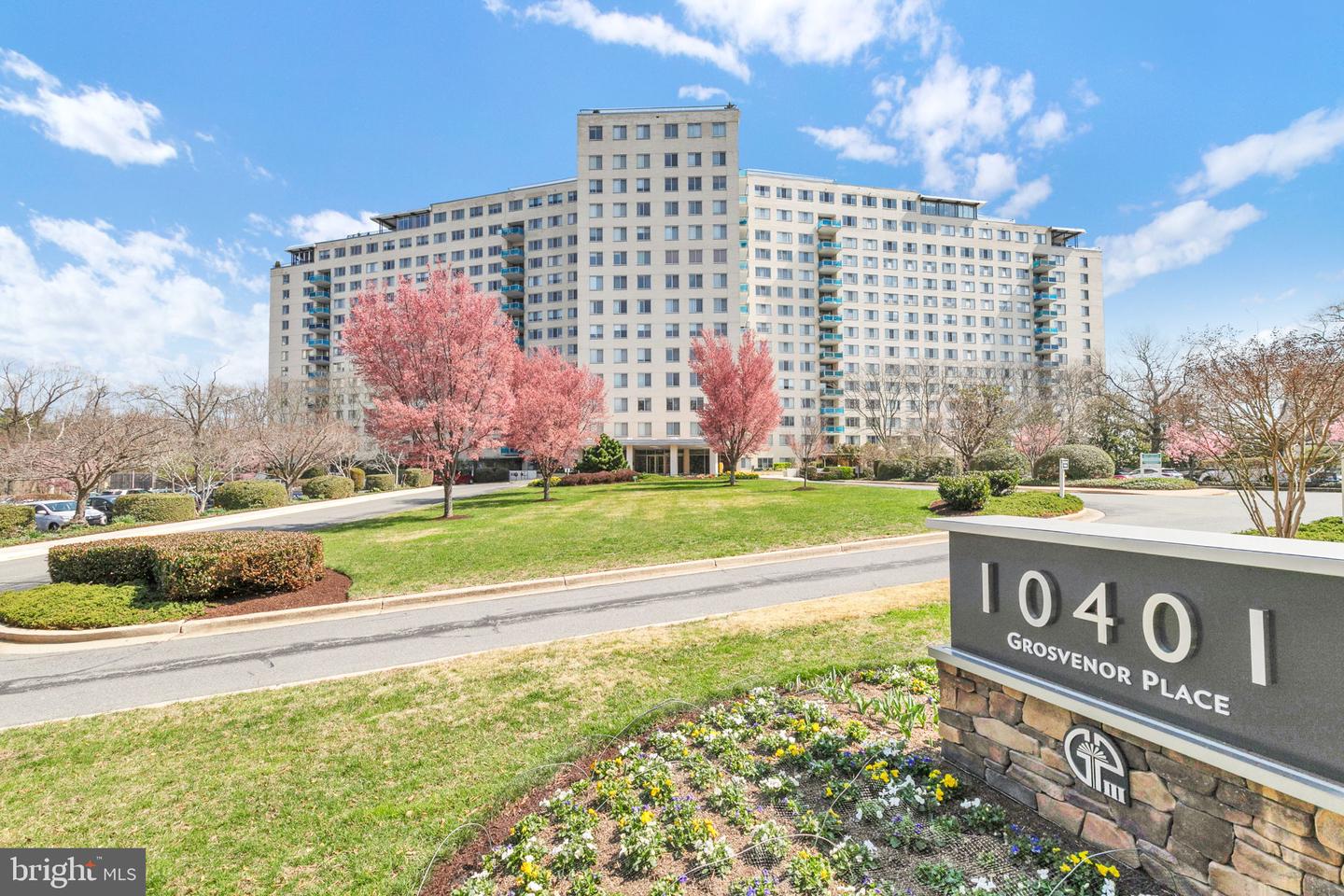 10401 Grosvenor Place #721, Rockville