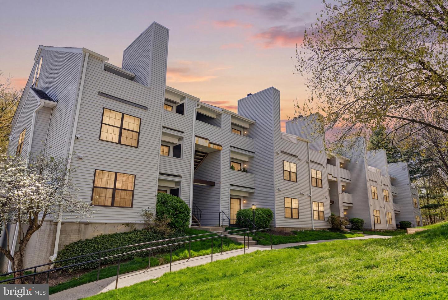 1637 Carriage House Terrace #i