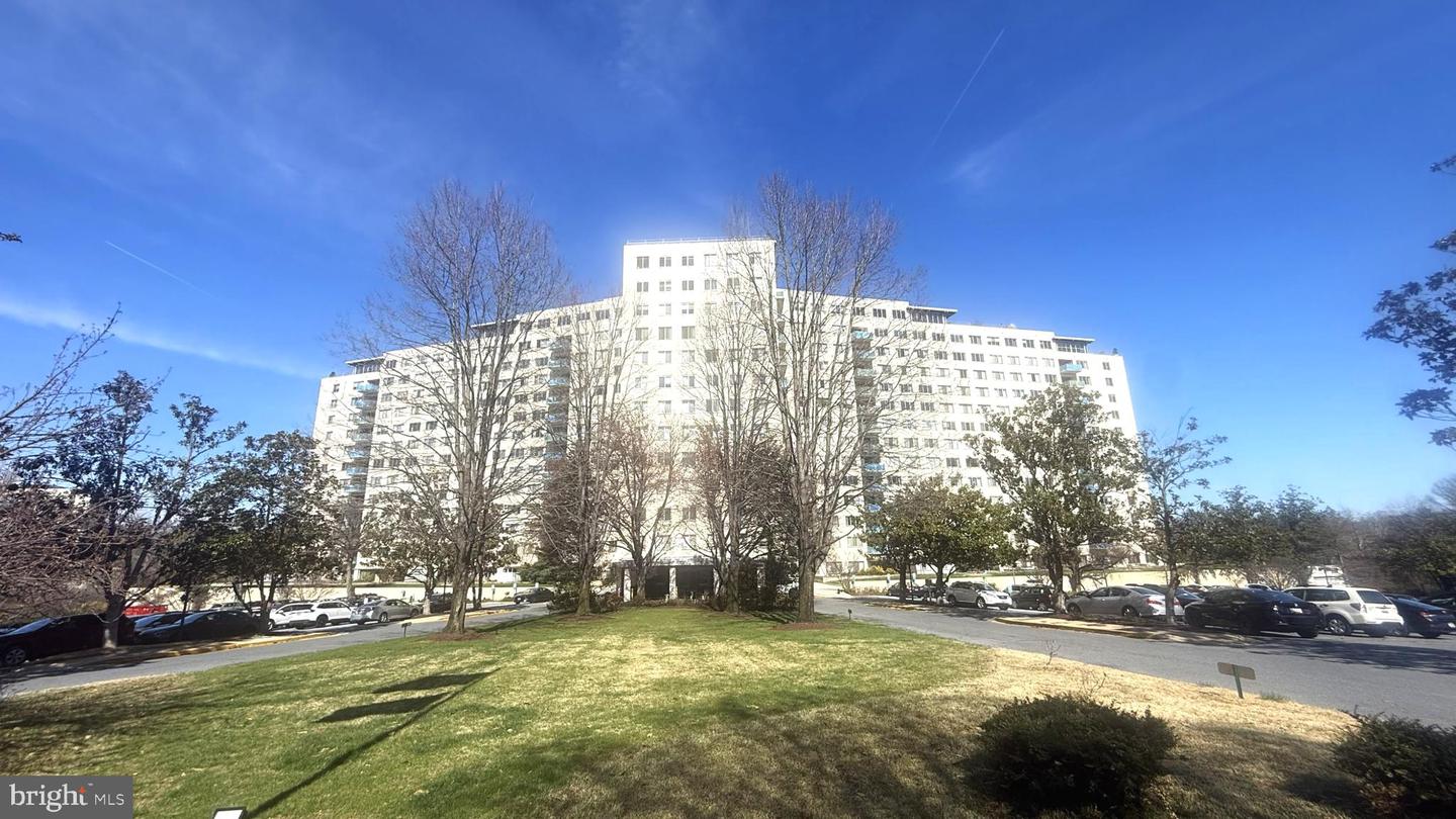 10201 Grosvenor Place #1117, Rockville