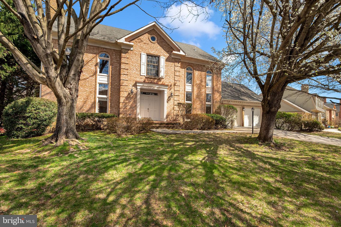 5825 Mossrock, Rockville