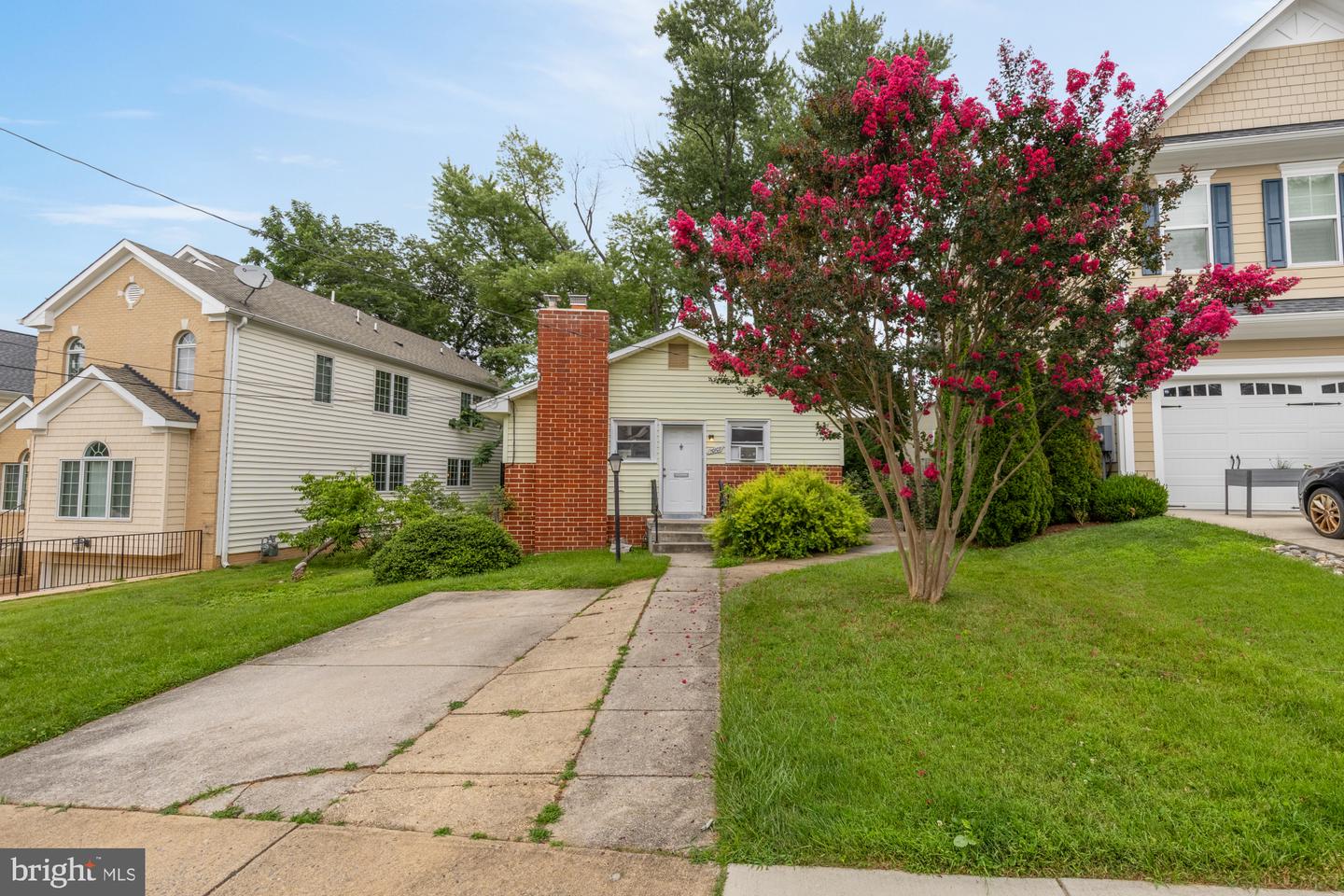 10107 Dickens Avenue, Bethesda