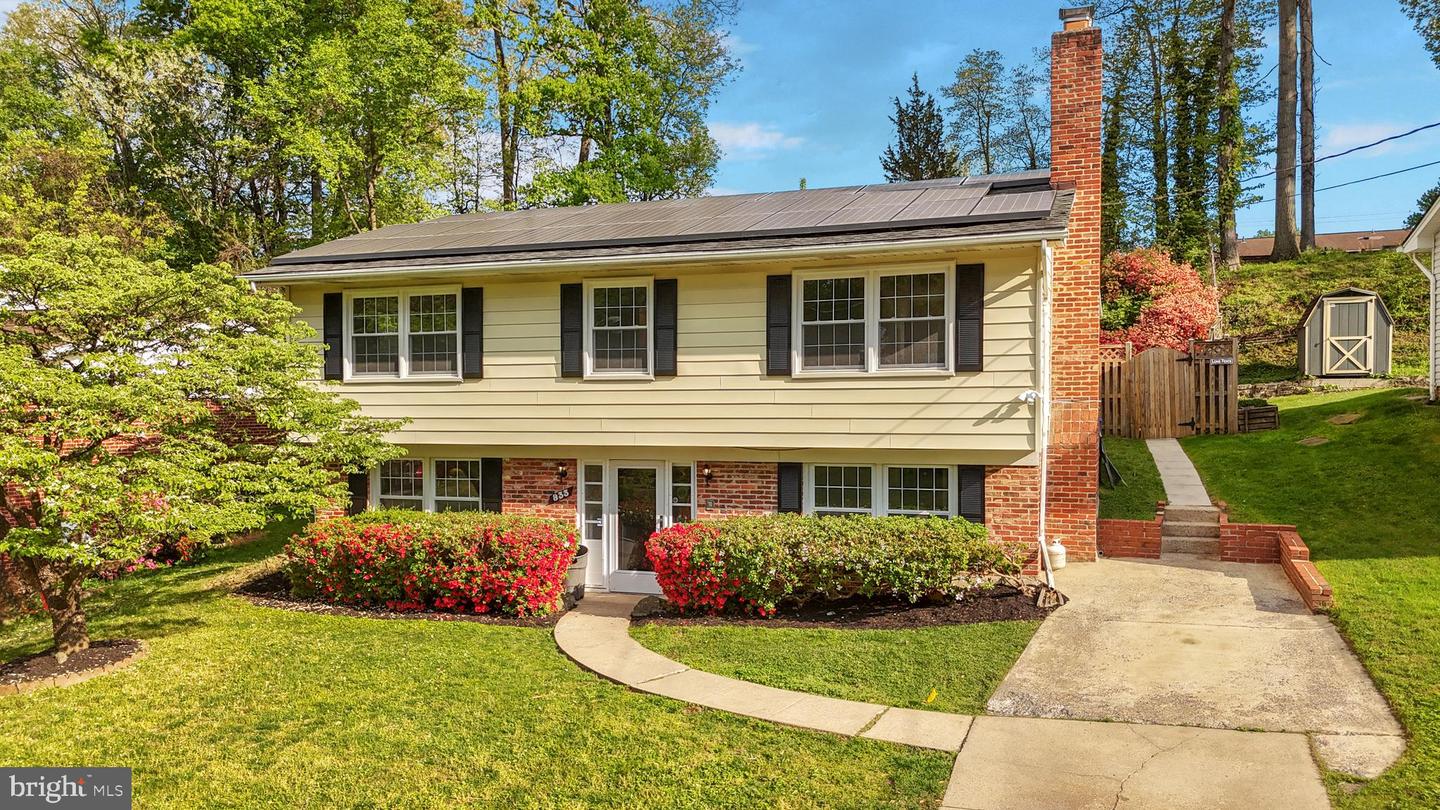 833 Loxford Terrace