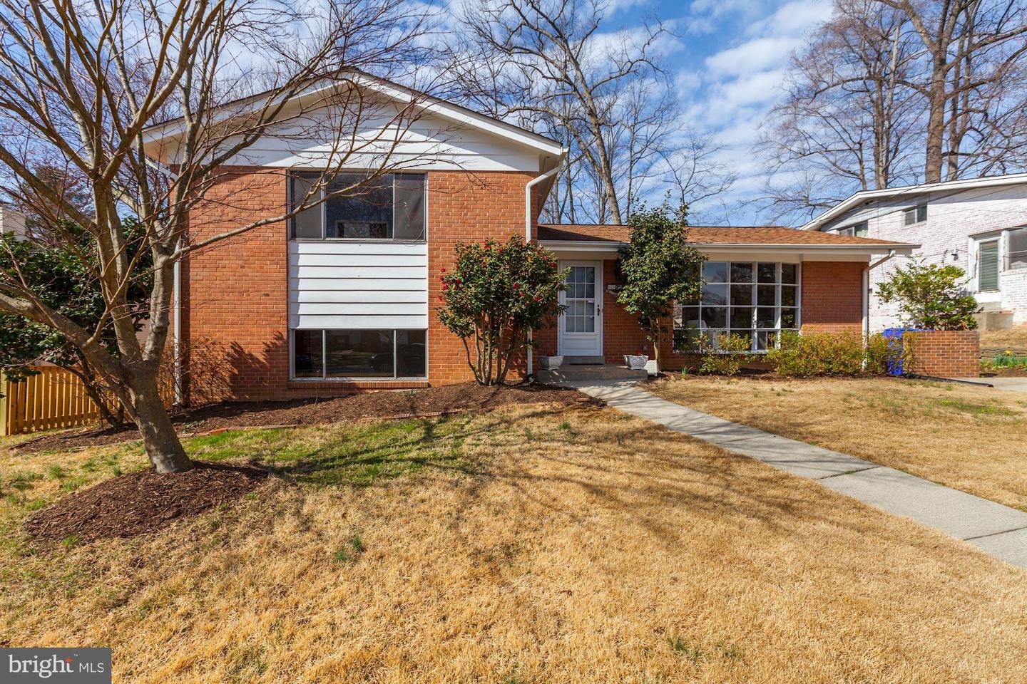 6400 Redwing Road, Bethesda
