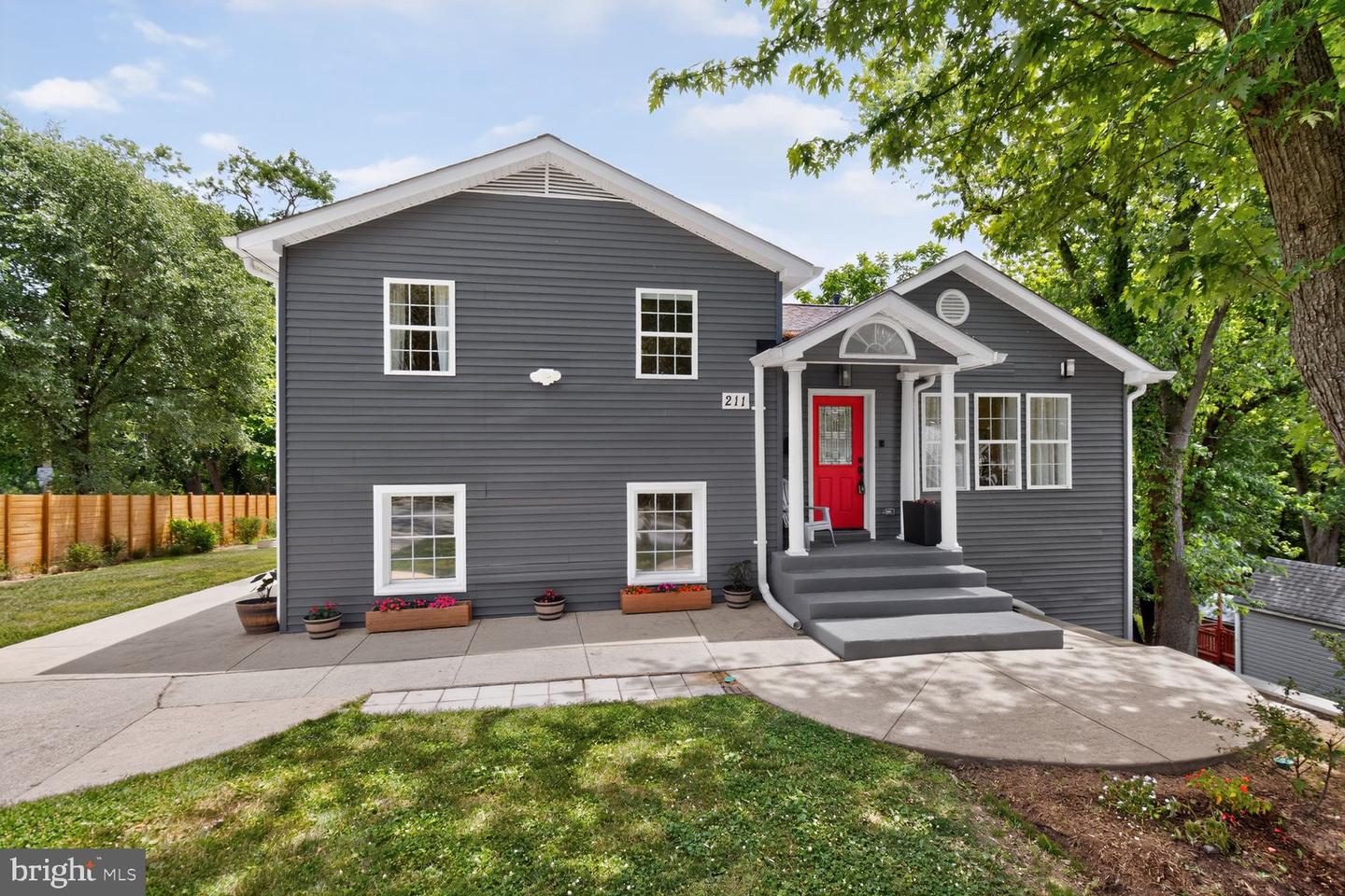 211 Charles Street