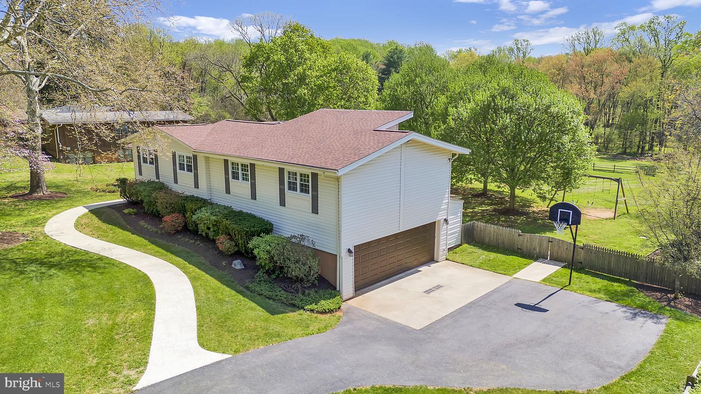 12420 Deoudes Road, Boyds