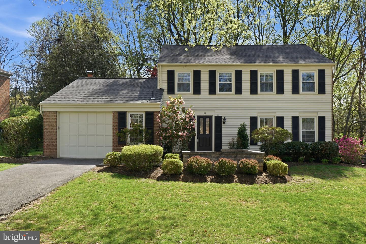 5 Infield Court S, Potomac