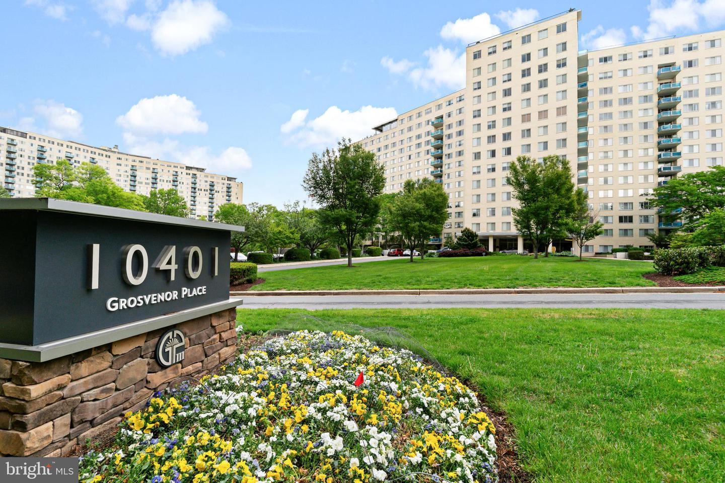 10401 Grosvenor Place #1009