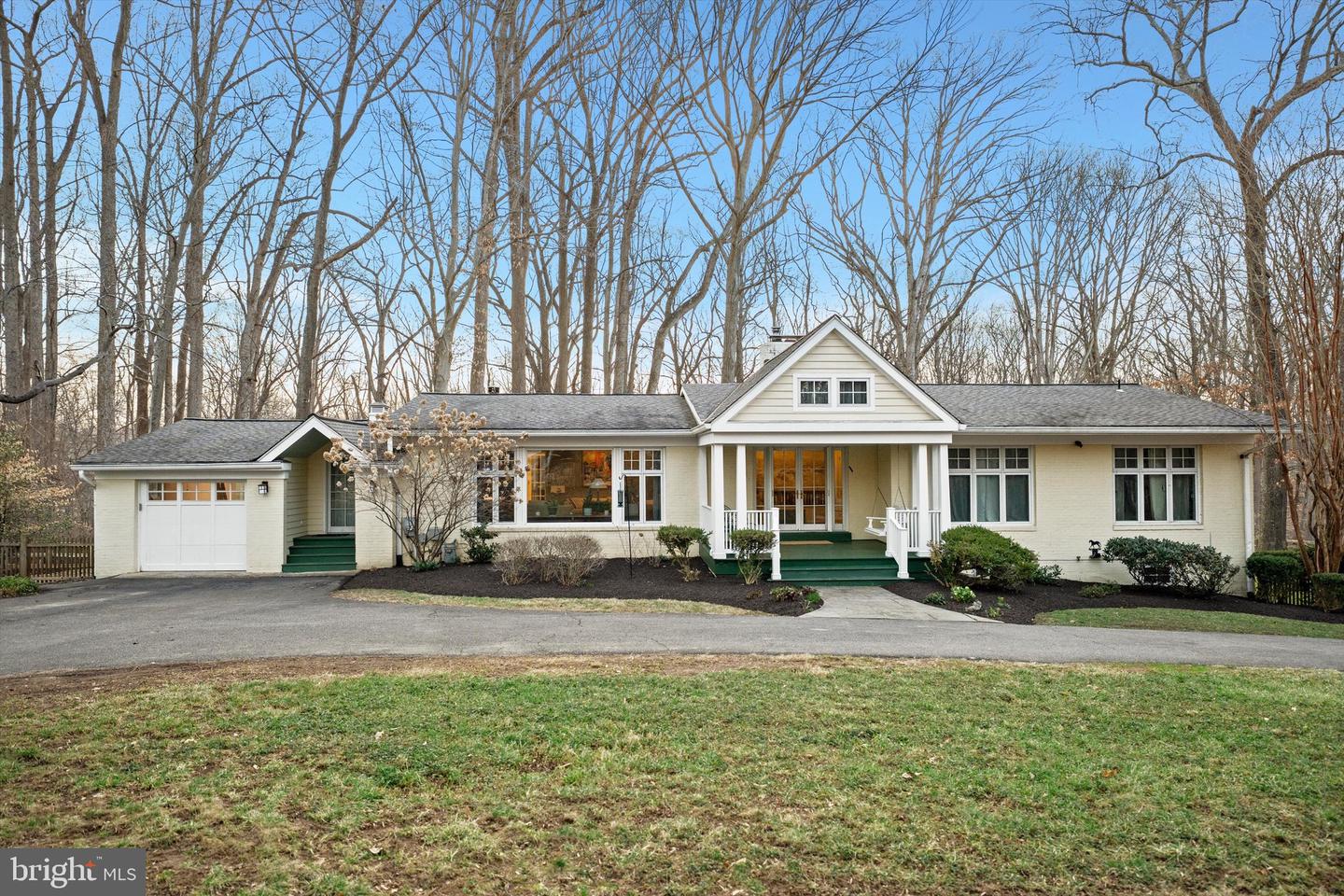 8505 Horseshoe Lane