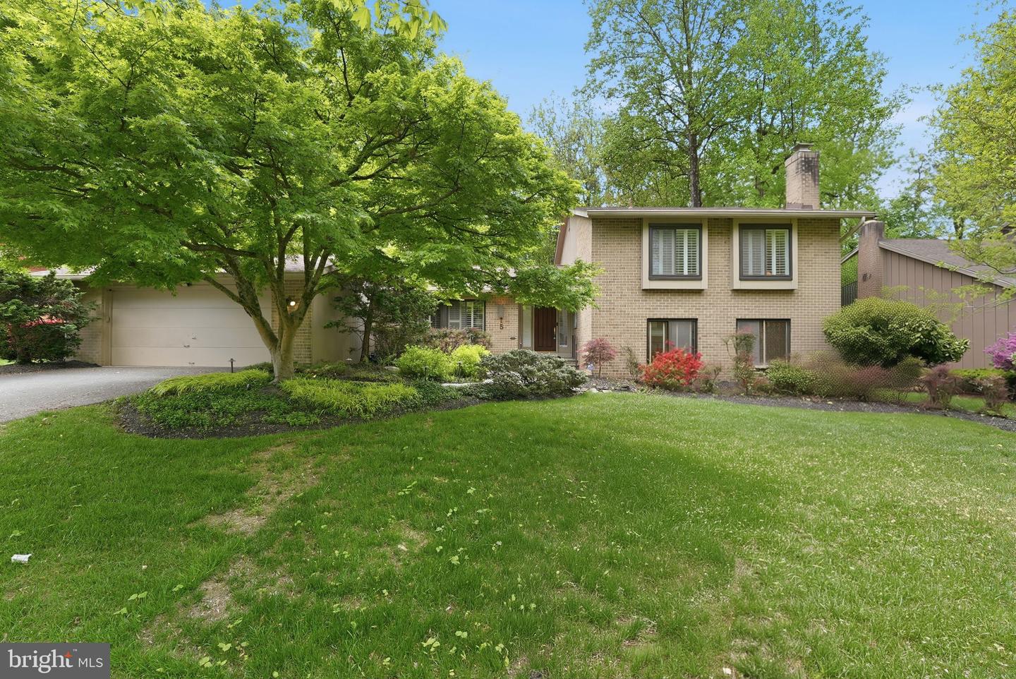 15 Arlive Court, Rockville