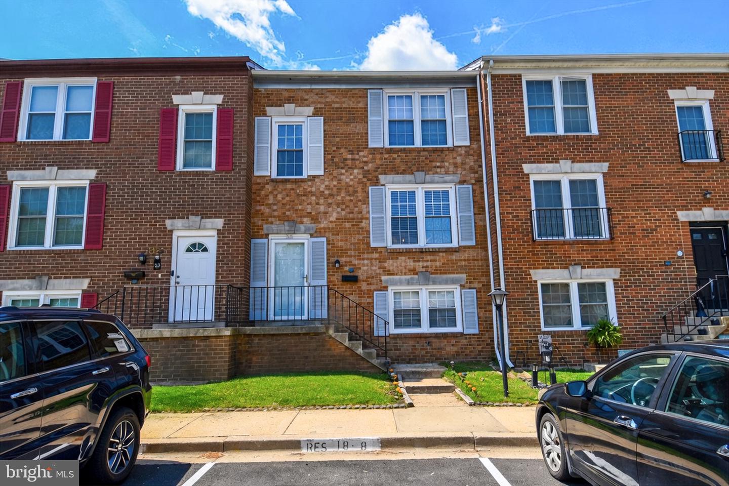 35 County Court #18-8, Gaithersburg