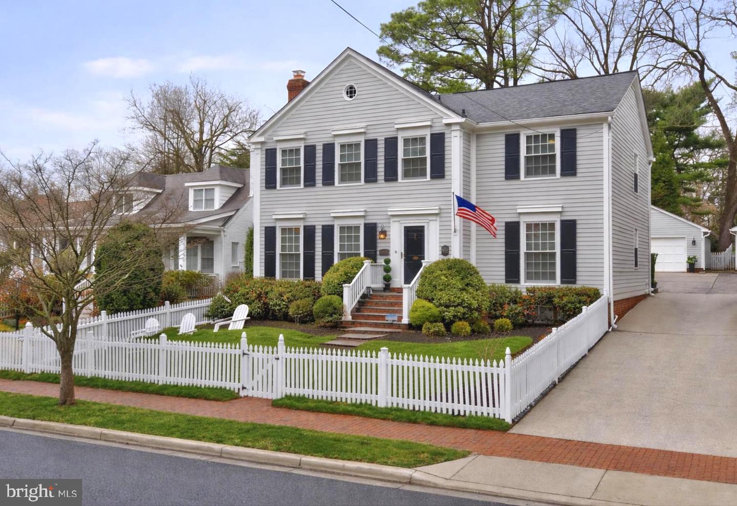 10206 Kensington Parkway, Kensington