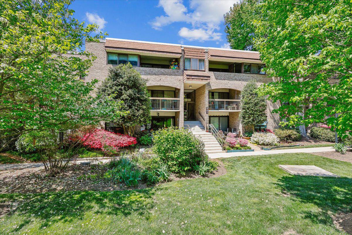 401 Christopher Avenue #33, Gaithersburg