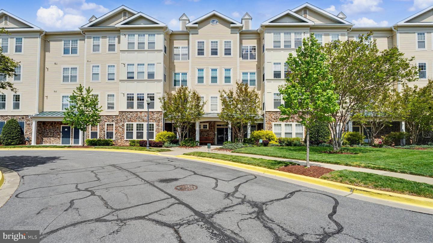 311 High Gables Drive #106, Gaithersburg